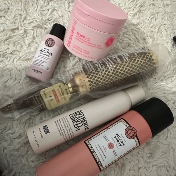 Volume Gift Set. Everything you need to achieve maximum long lasting Volume. - Picture 2 of 3